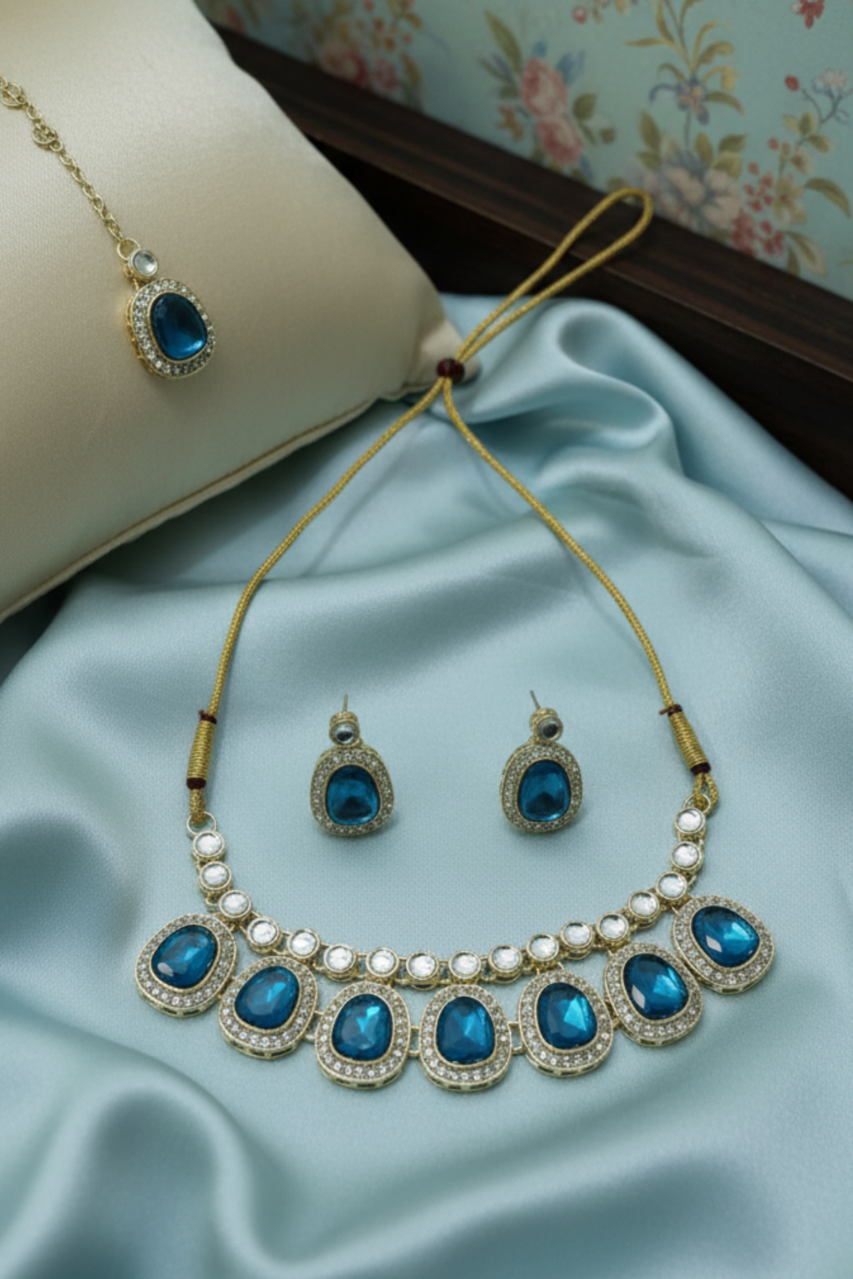 (NL-1) Graceful Kundan Radiance Necklace Set with Color Variants