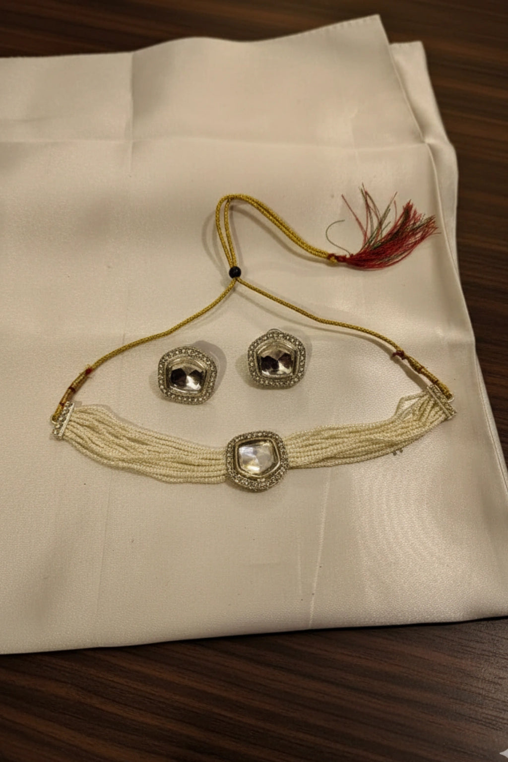 (NL-10) Graceful Pearl Strand Choker with Mirror Charm