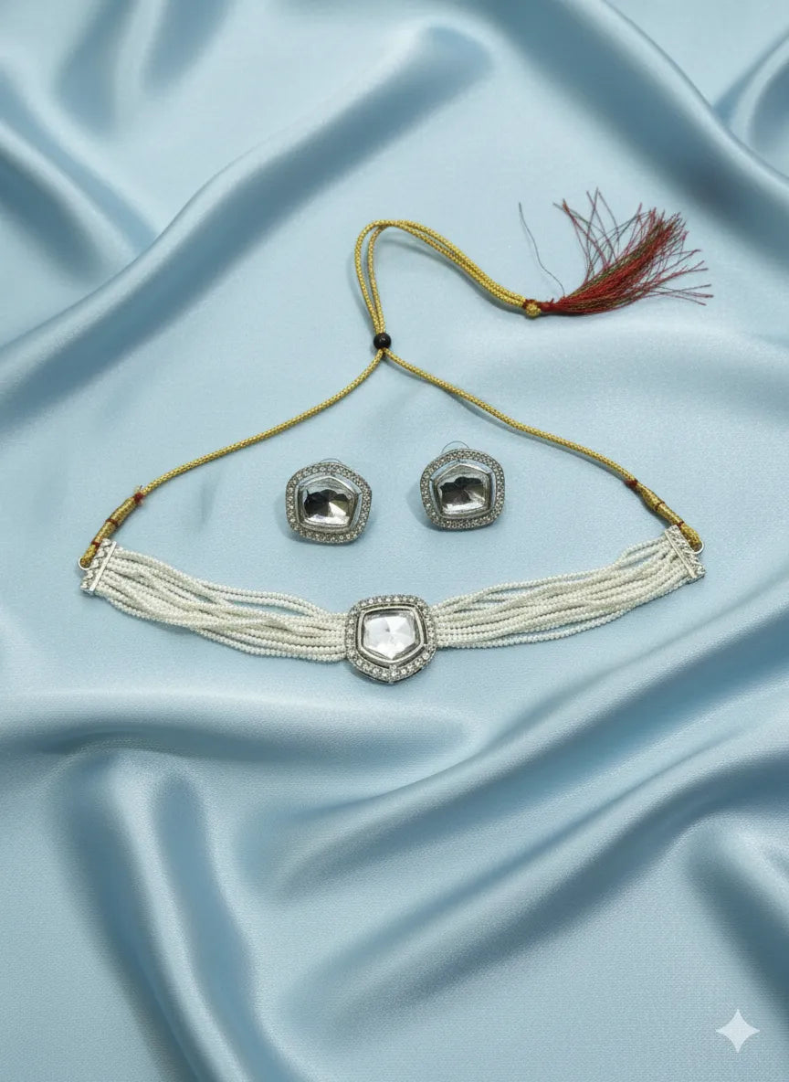 Graceful Pearl Strand Choker with Mirror Charm