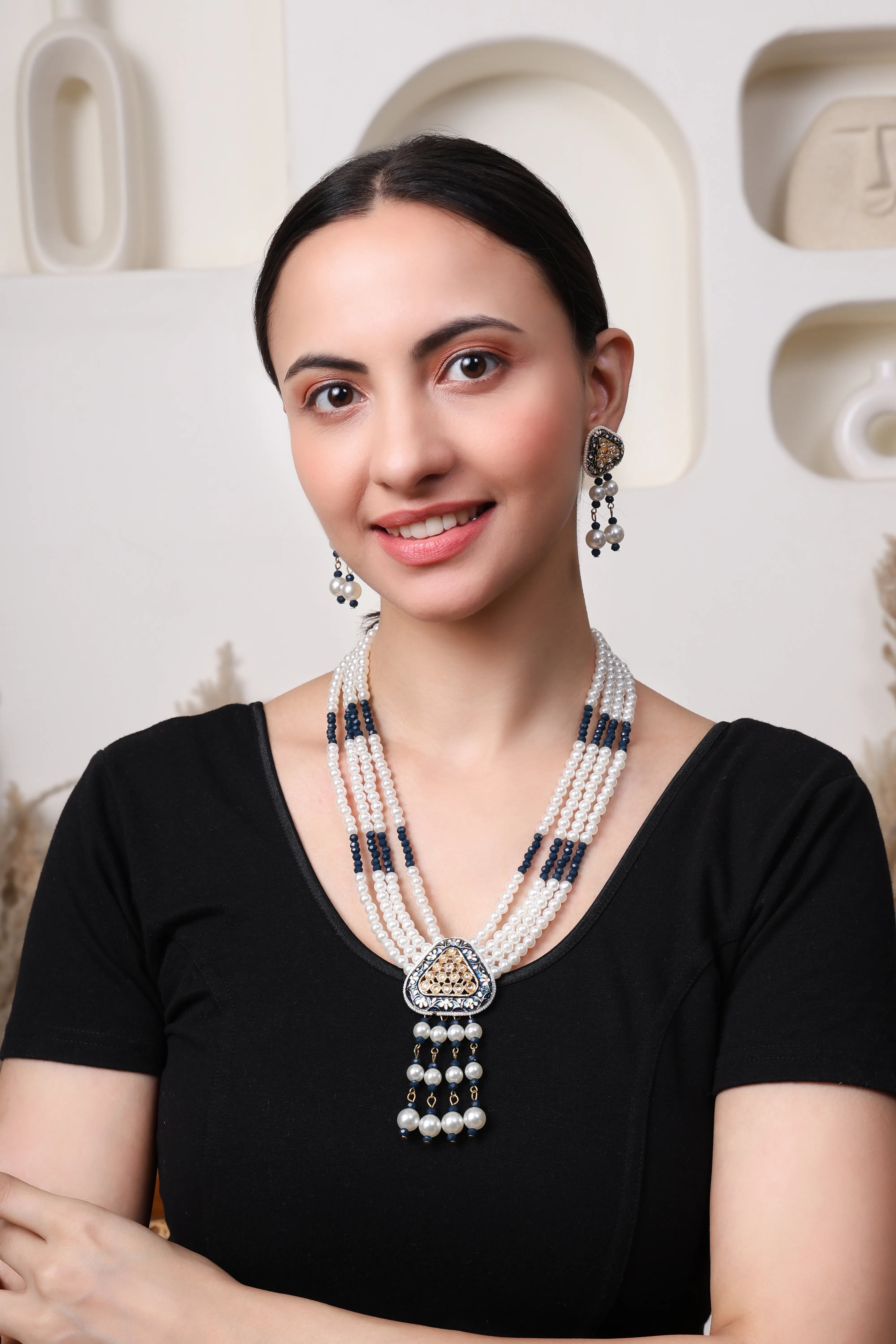 Royal Noir Pearl Layered Necklace Set