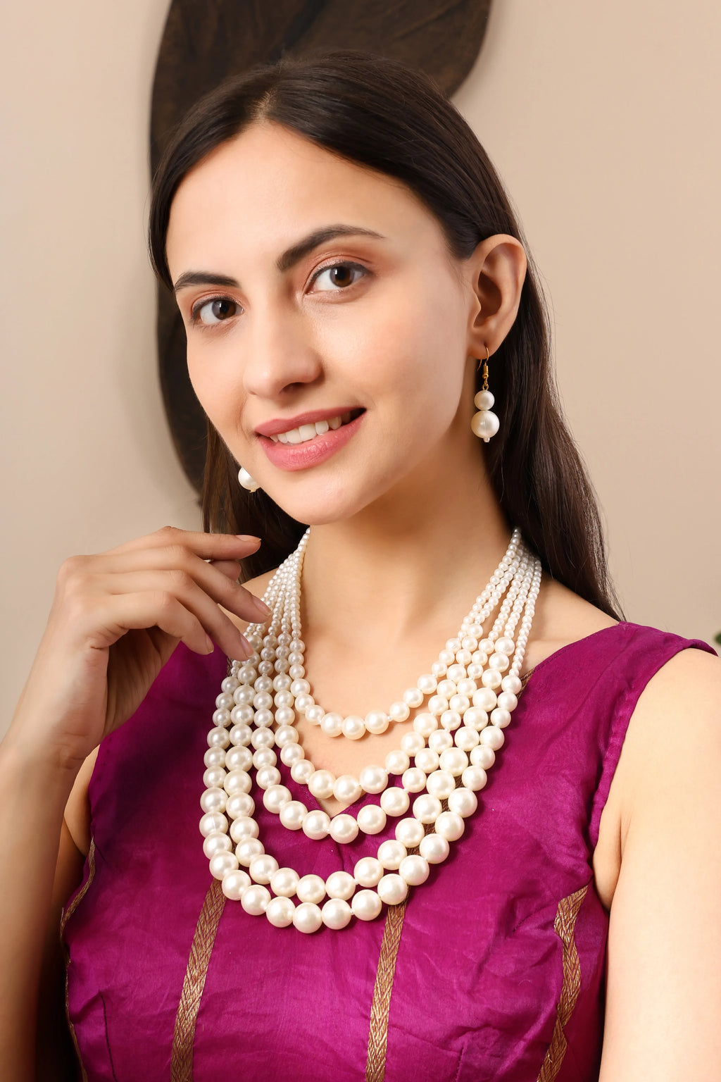 Lustrous Pearl Choker Set with Elegant Earrings