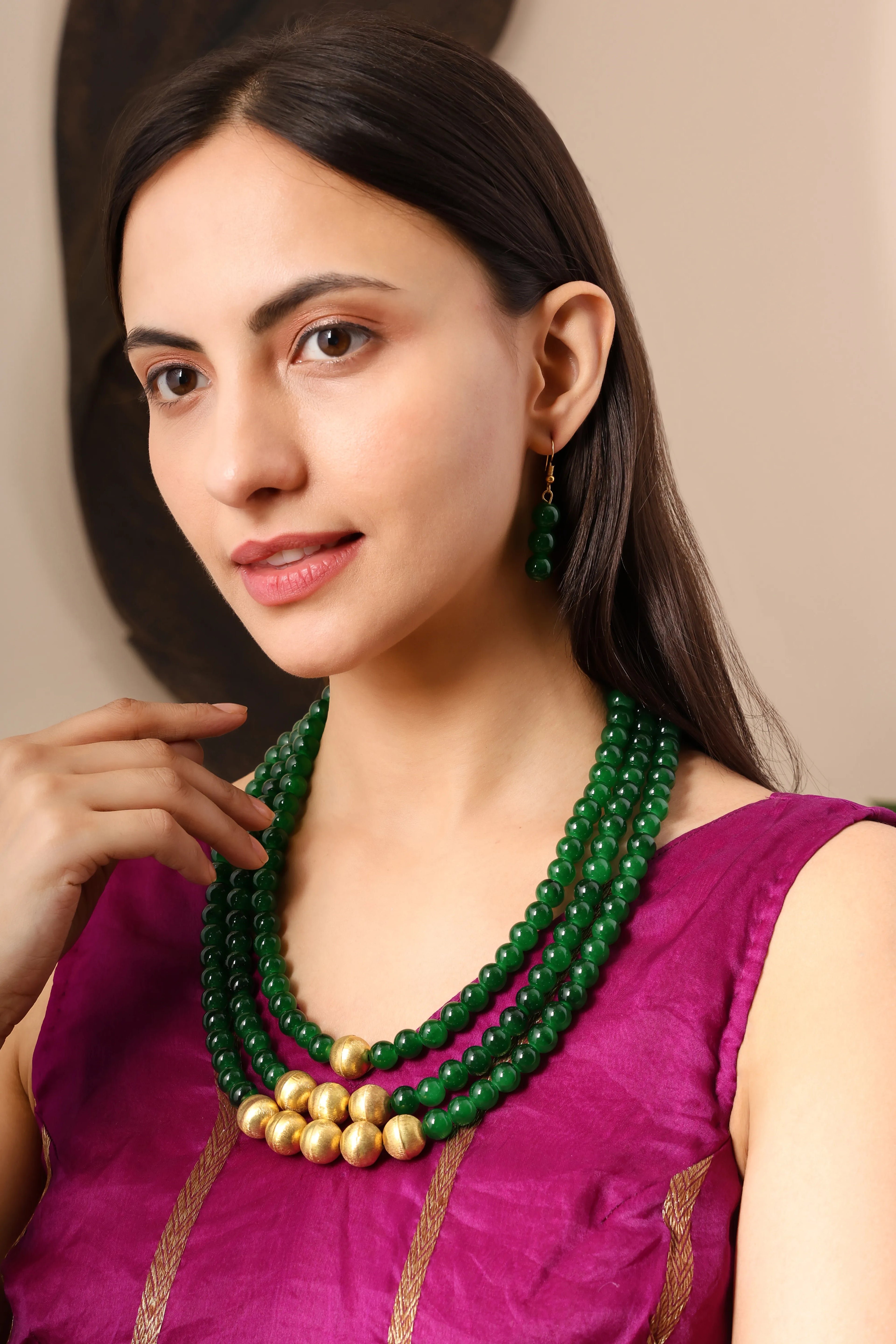 Emerald Grace: Beaded Necklace and Earrings Set