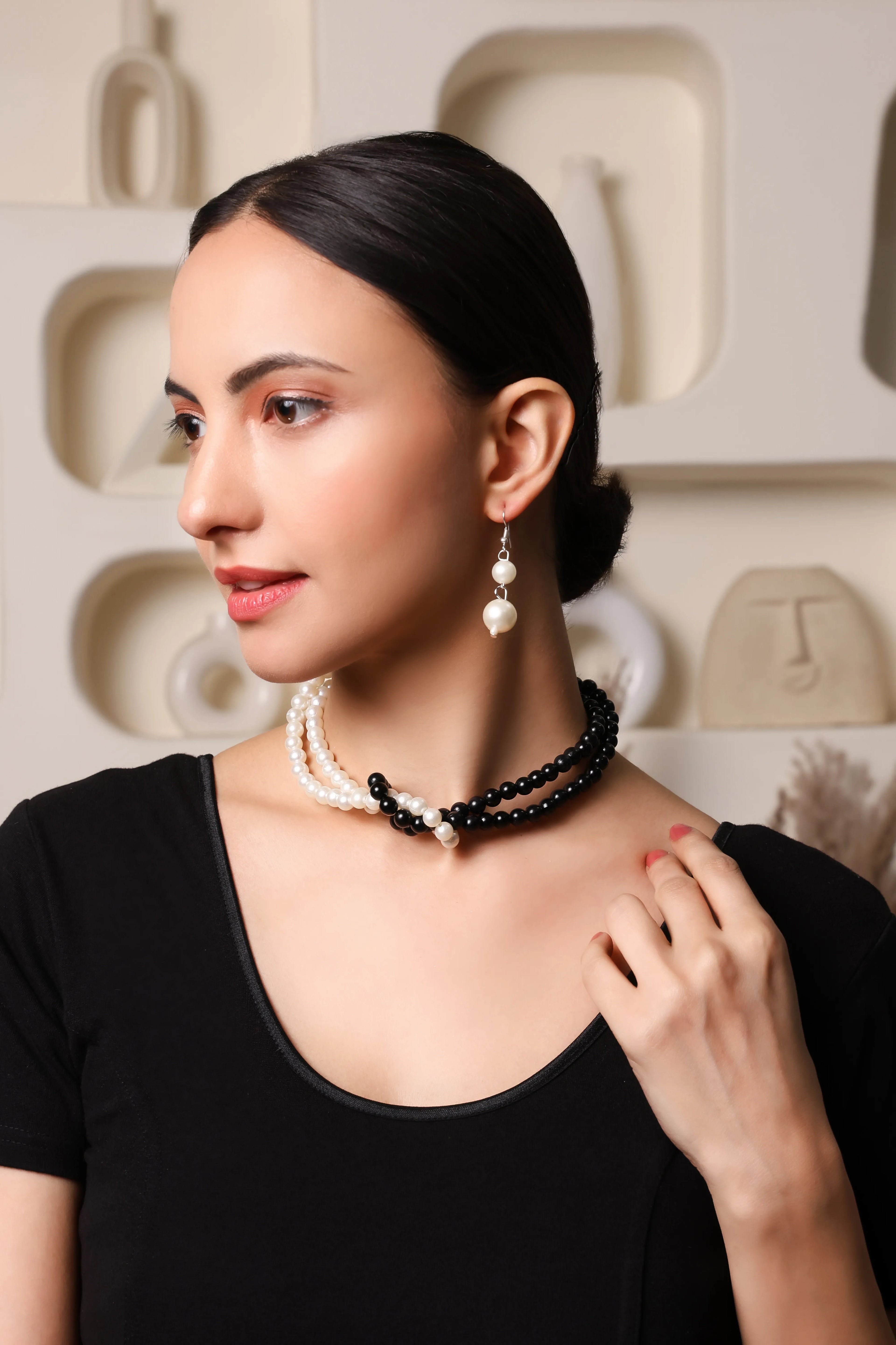 Dual Tone knotted choker pearl necklace