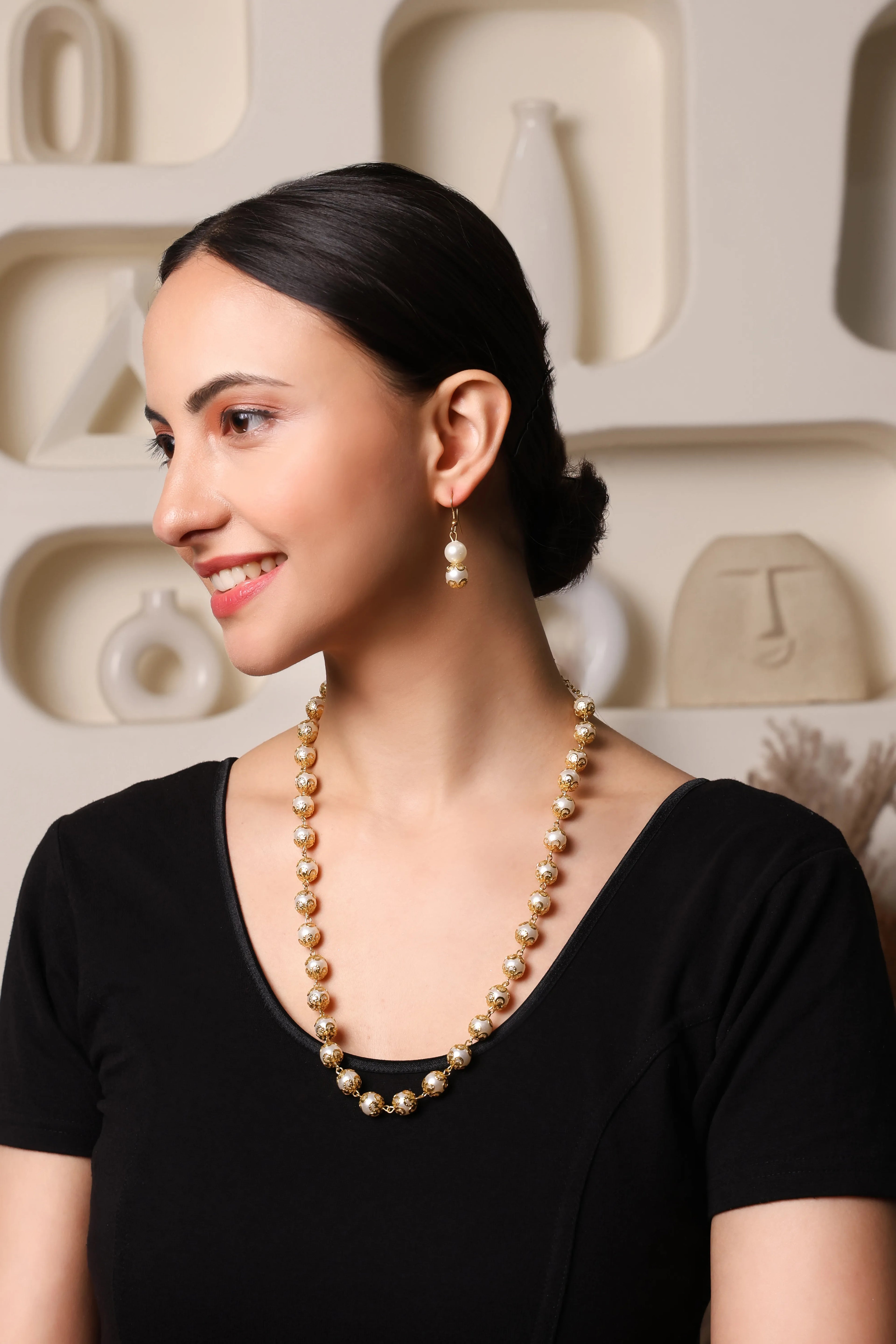 Classic Gold-Touched Pearl Necklace Set with Earrings