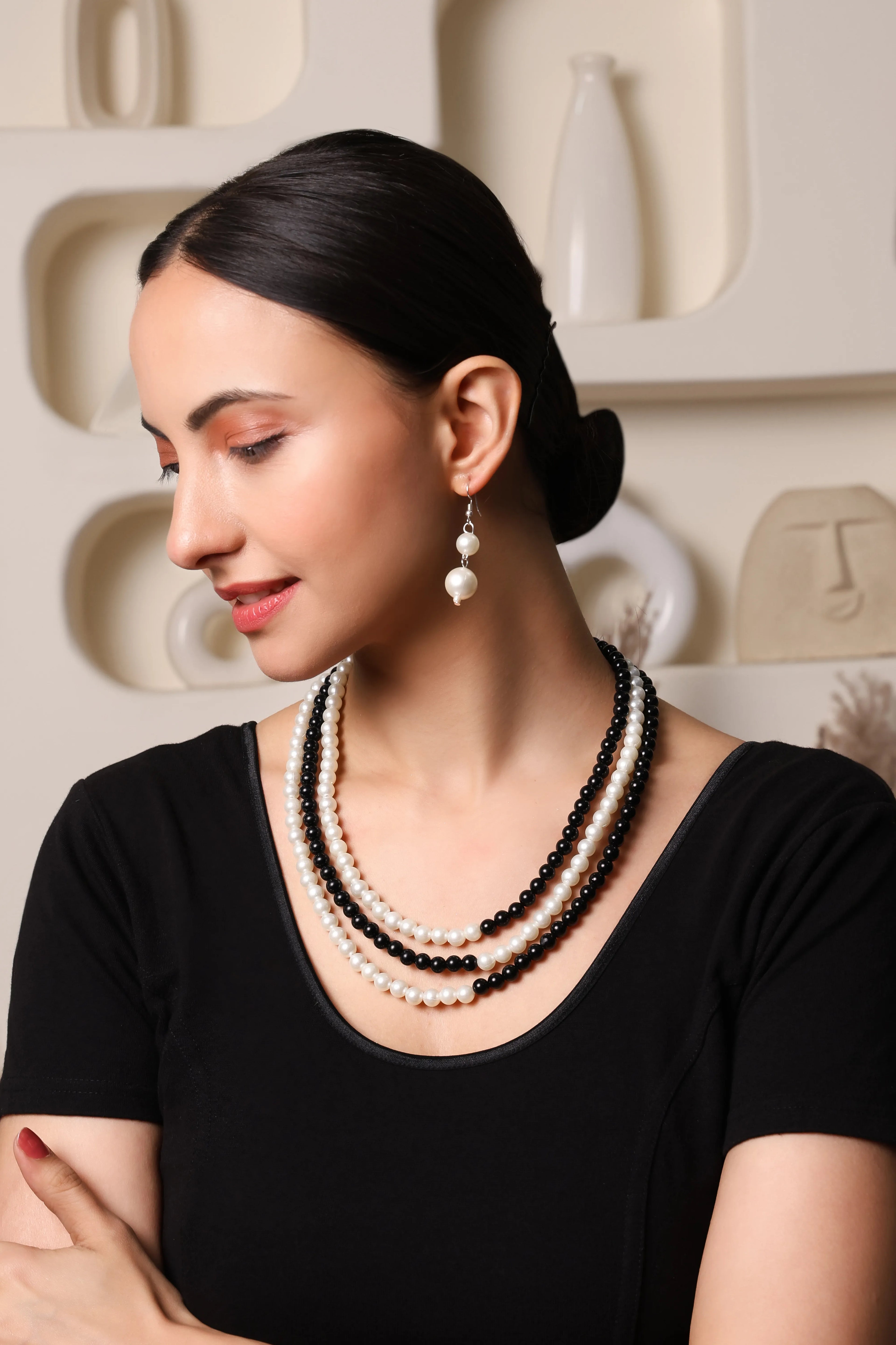 Elegant Black and White Pearl Necklace Set