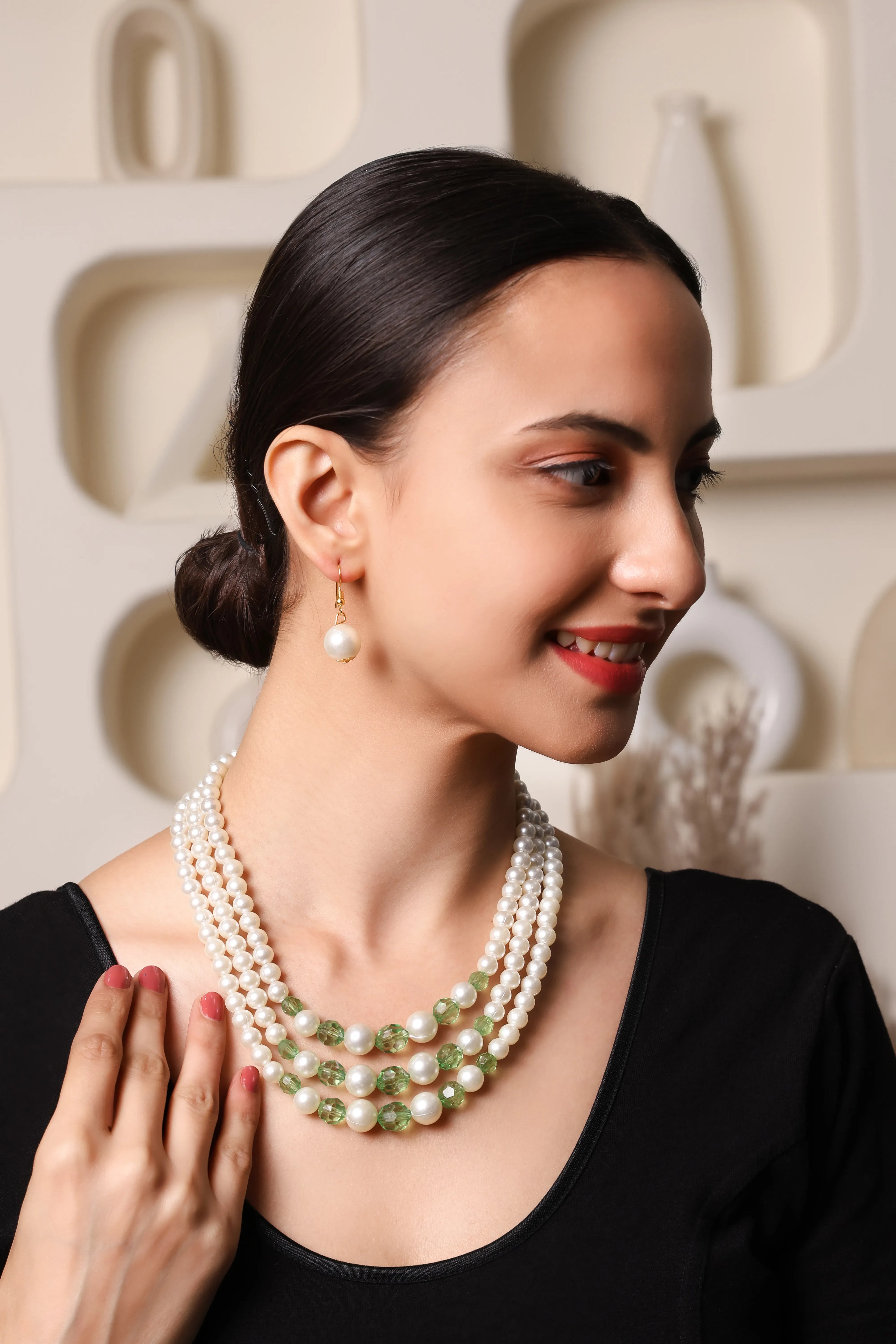 Emerald Glow Pearl Layered Necklace Set