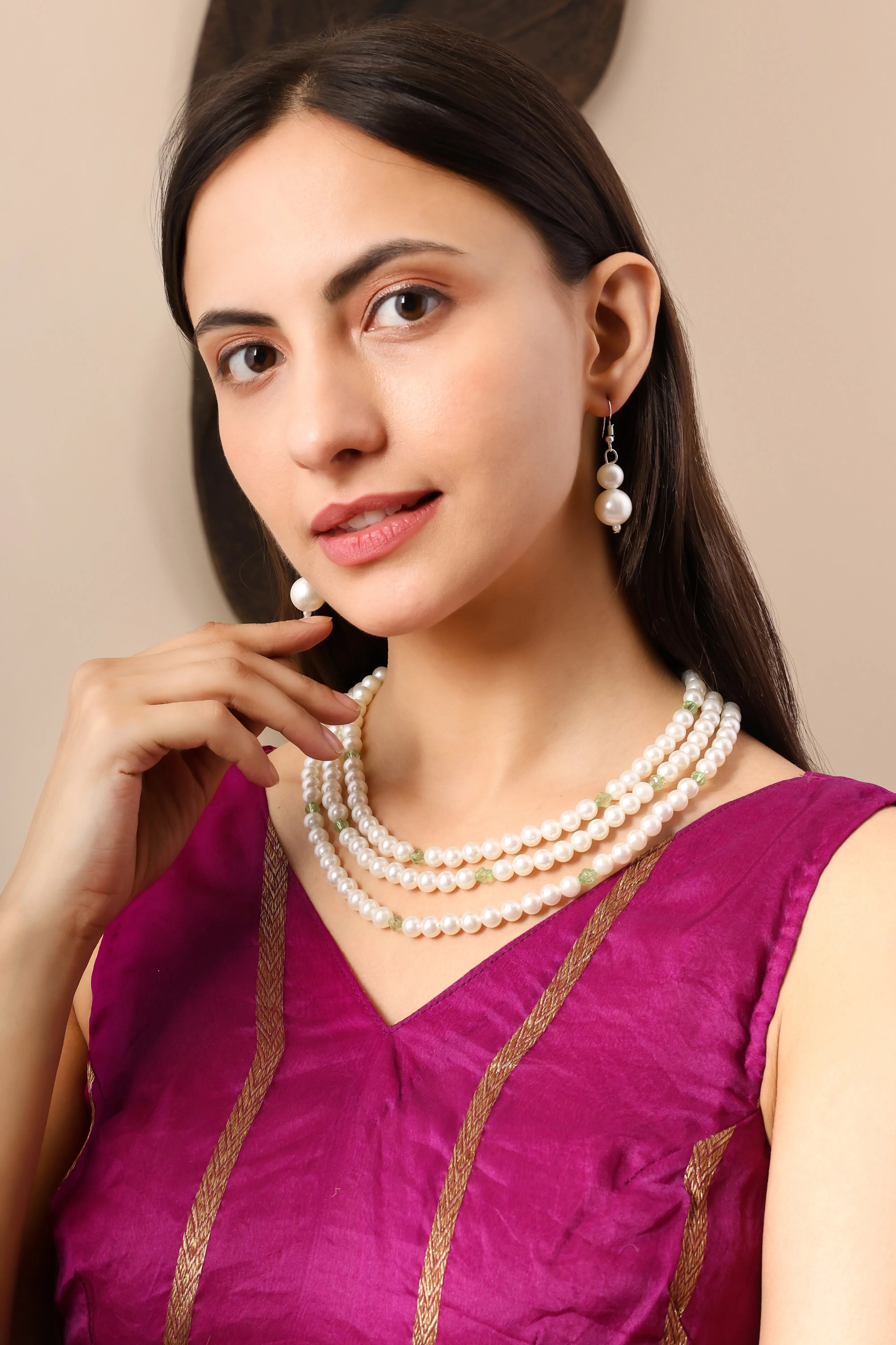 Graceful Green Spark Three-Layer Pearl Necklace