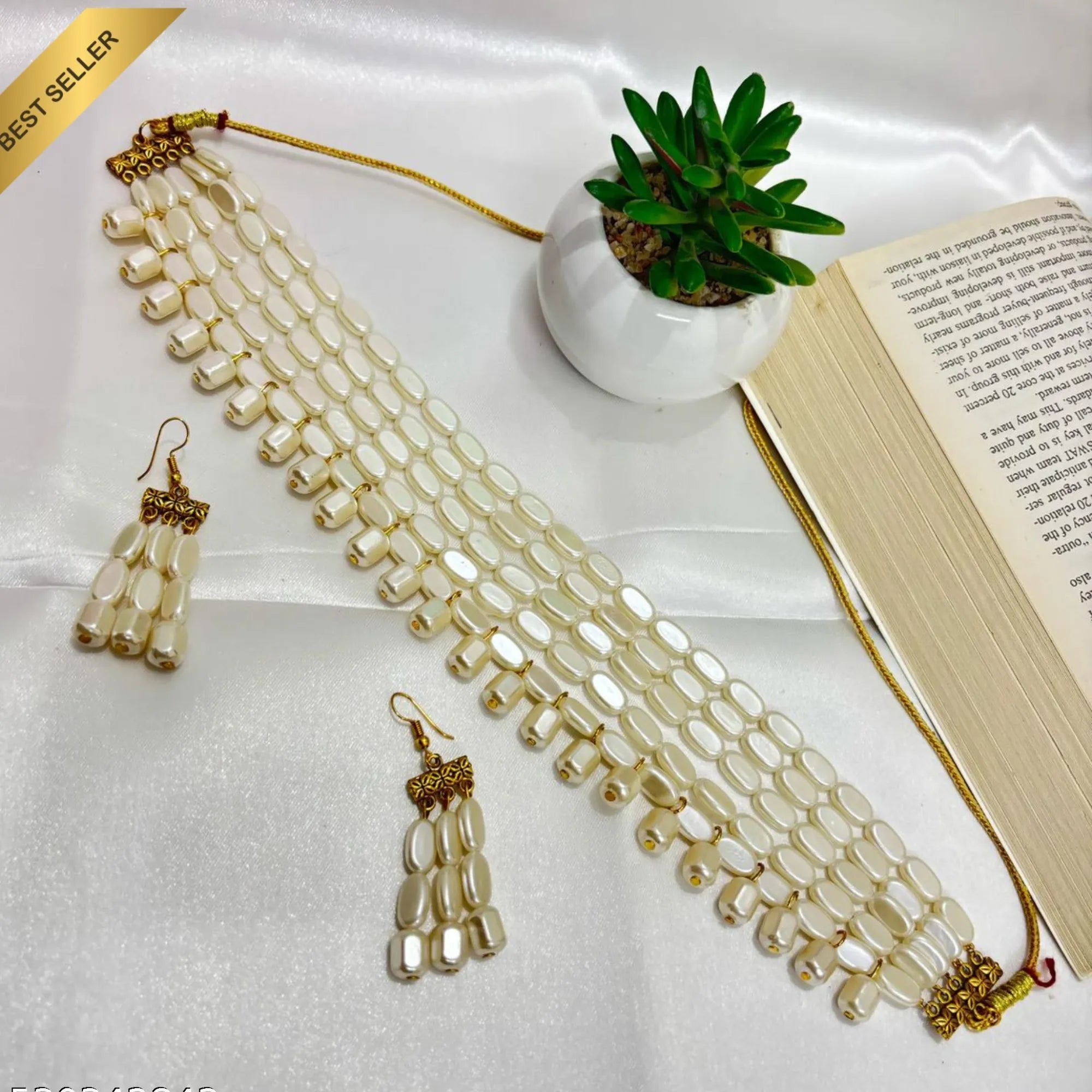 Pearl Radiance: Choker Set of Dreams
