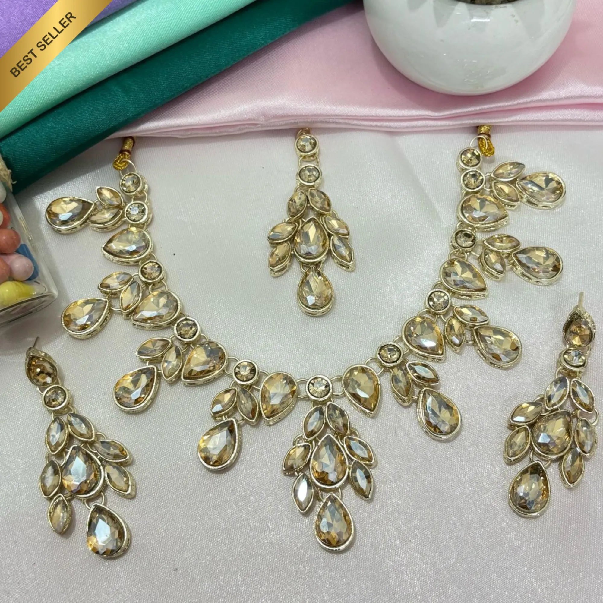 Radiant Teardrop Kundan Necklace Set for Festive Glow