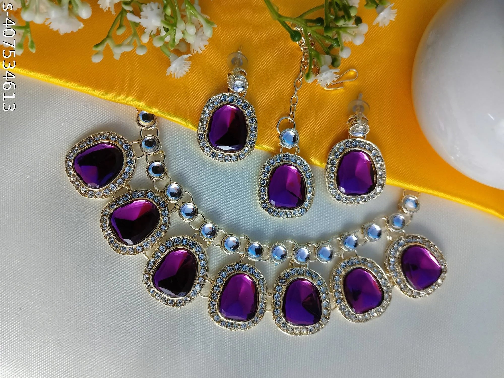 Graceful Kundan Radiance Necklace Set with Color Variants