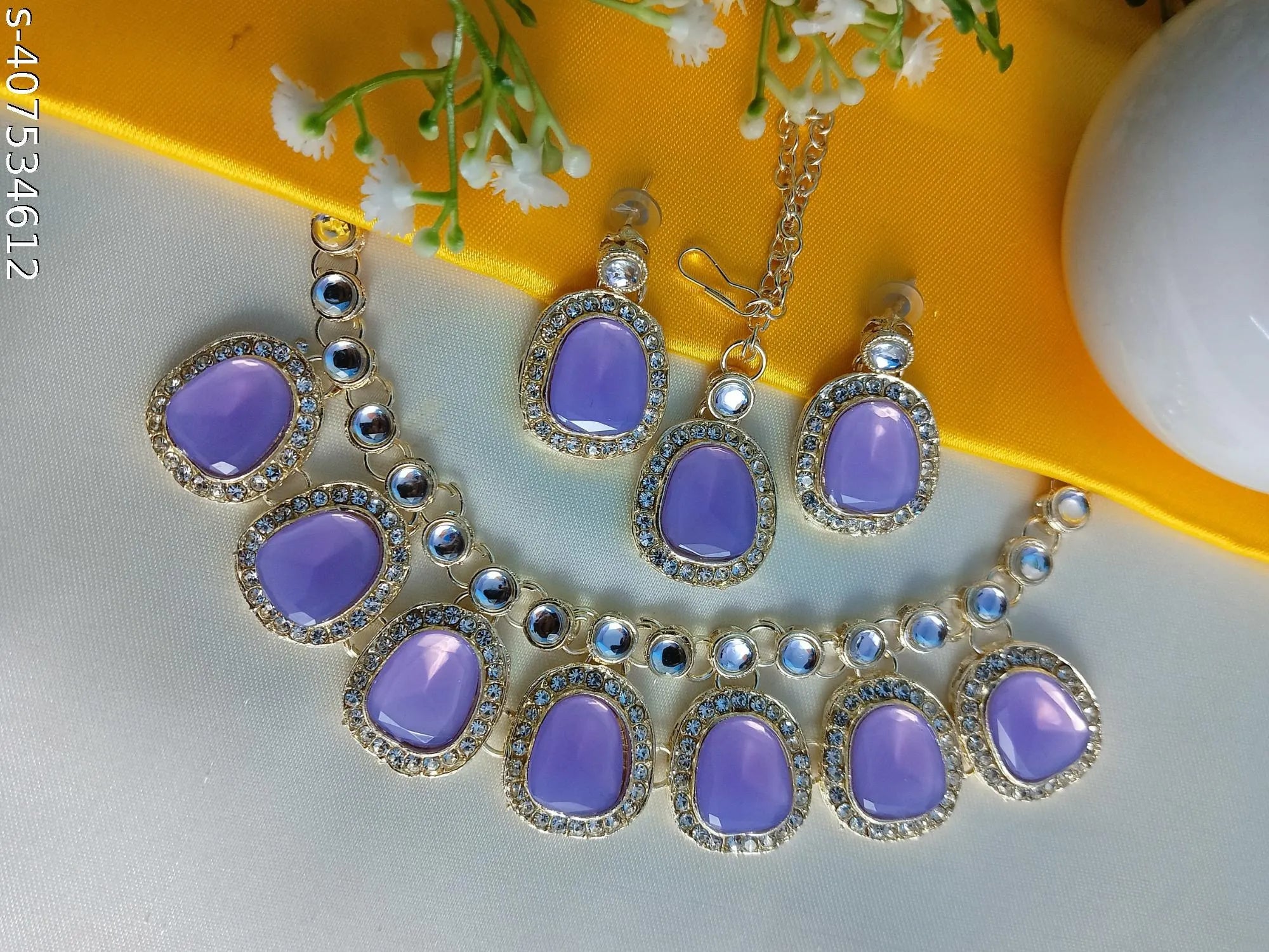 Graceful Kundan Radiance Necklace Set with Color Variants